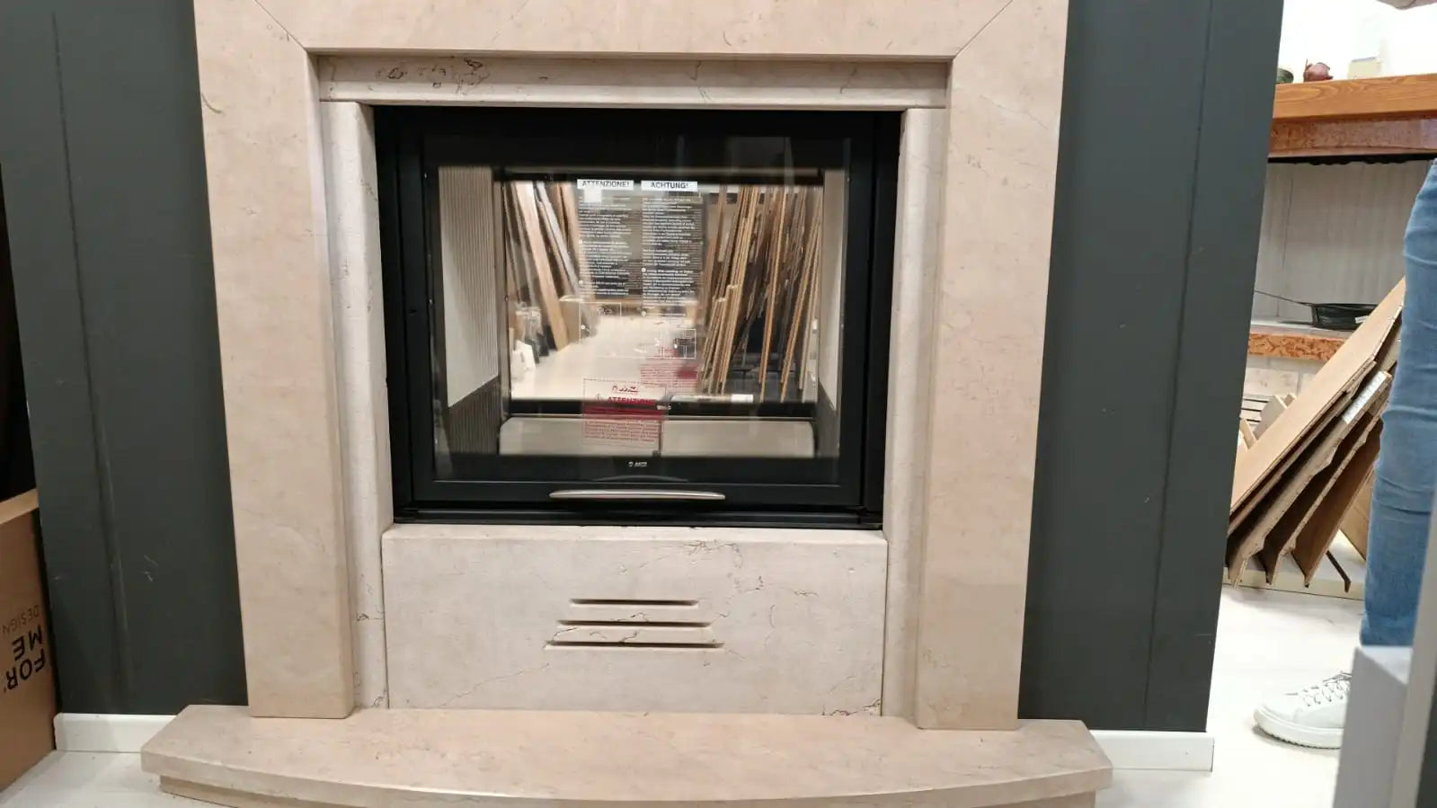 MCZ B70 cheminée thermique double face avec système d'air et revêtement Alisei Omero MCZ B70 cheminée thermique double face avec système d'air et revêtement Alisei Omero