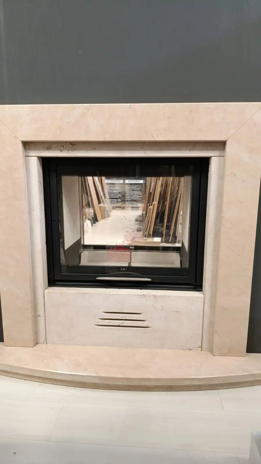 MCZ B70 cheminée thermique double face avec système d'air et revêtement Alisei Omero MCZ B70 cheminée thermique double face avec système d'air et revêtement Alisei Omero