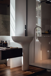 Agape Drop lavabo su colonna scarico a pavimento ACER1099F