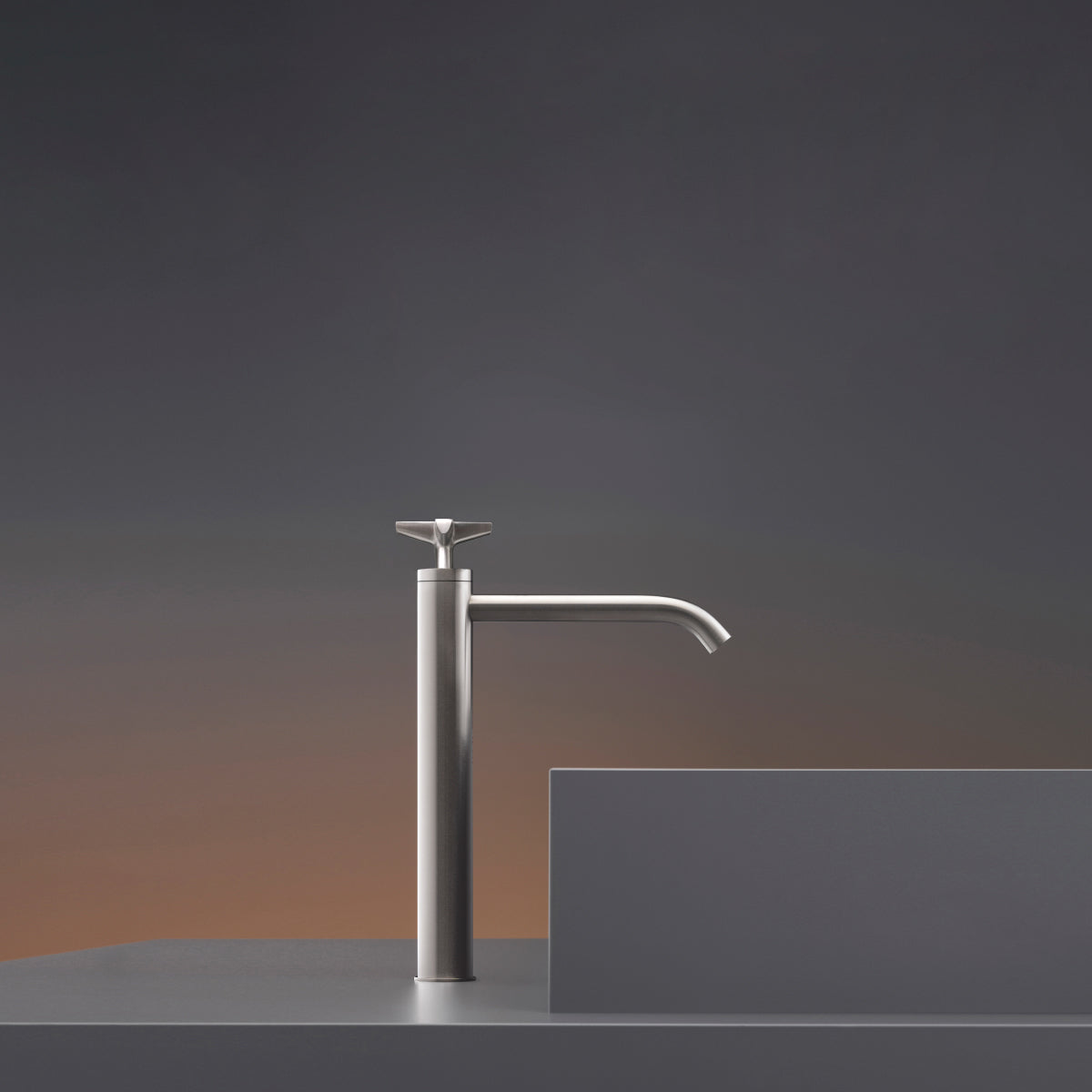 Ceadesign CROSS - Miscelatore progressivo monoforo per lavabo da appoggio H. 335 mm - CRX44