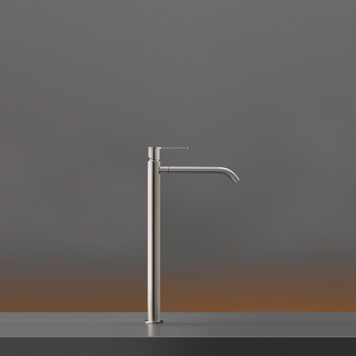 Ceadesign INNOVO - Miscelatore monoforo per lavabo da appoggio H. 415 mm con bocca di erogazione girevole per getto a zampillo, apertura dall'acqua fredda - INV06