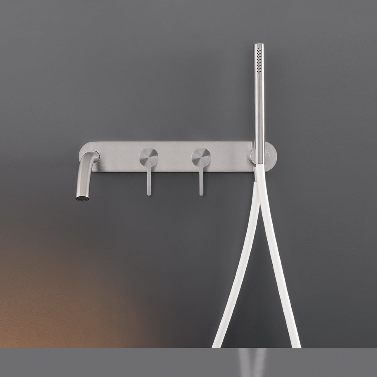 Ceadesign INNOVO - Group of 2 wall-mounted mixers for bath with spout L. max. 185 mm and hand shower, spout Ø 18 mm - INV54+UCS13